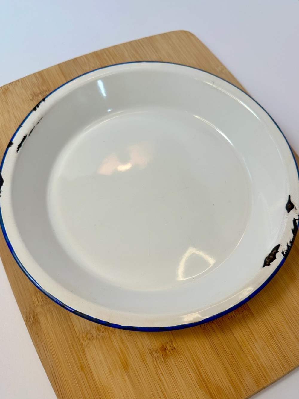 ✨ 3 for $45 ✨ Vintage Peacock Enamel Plate White Blue Rim Rustic Farmhouse Decor - Picture 2 of 6